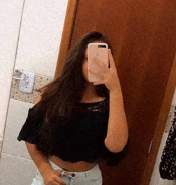 <em>Fernanda R</em>